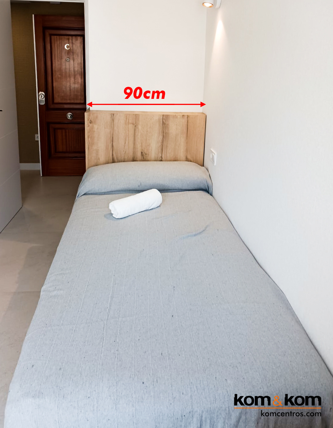 cama madera hecha a medida para habitación muy estrecha